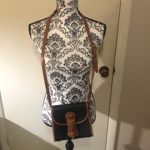 Dooney and bourke leather cross body. - Picture 1 of 6